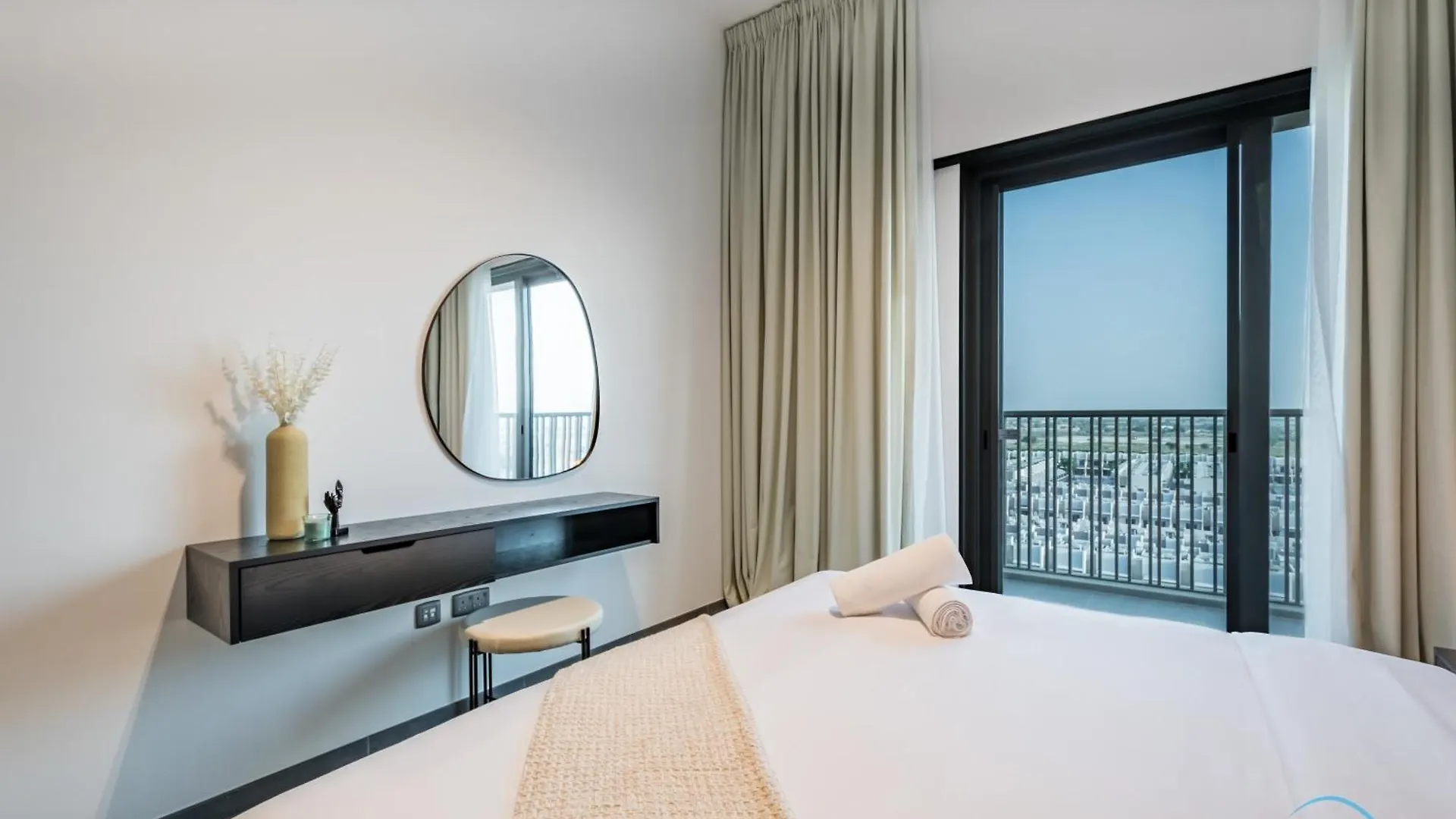 Lovely 1Br Apartment In Mag Eye 910, Mohammad Bin Rashid City By Deluxe Holiday Homes Dubai