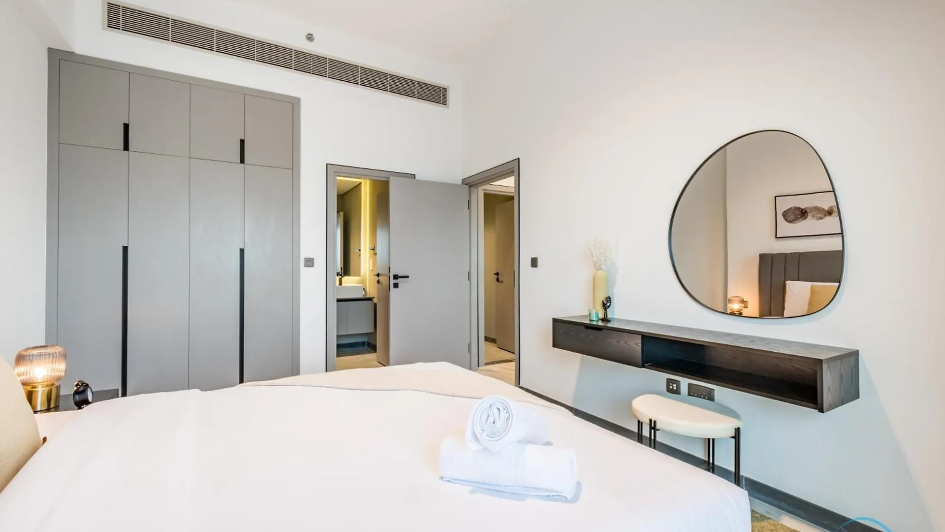 Lovely 1Br Apartment In Mag Eye 910, Mohammad Bin Rashid City By Deluxe Holiday Homes Dubai