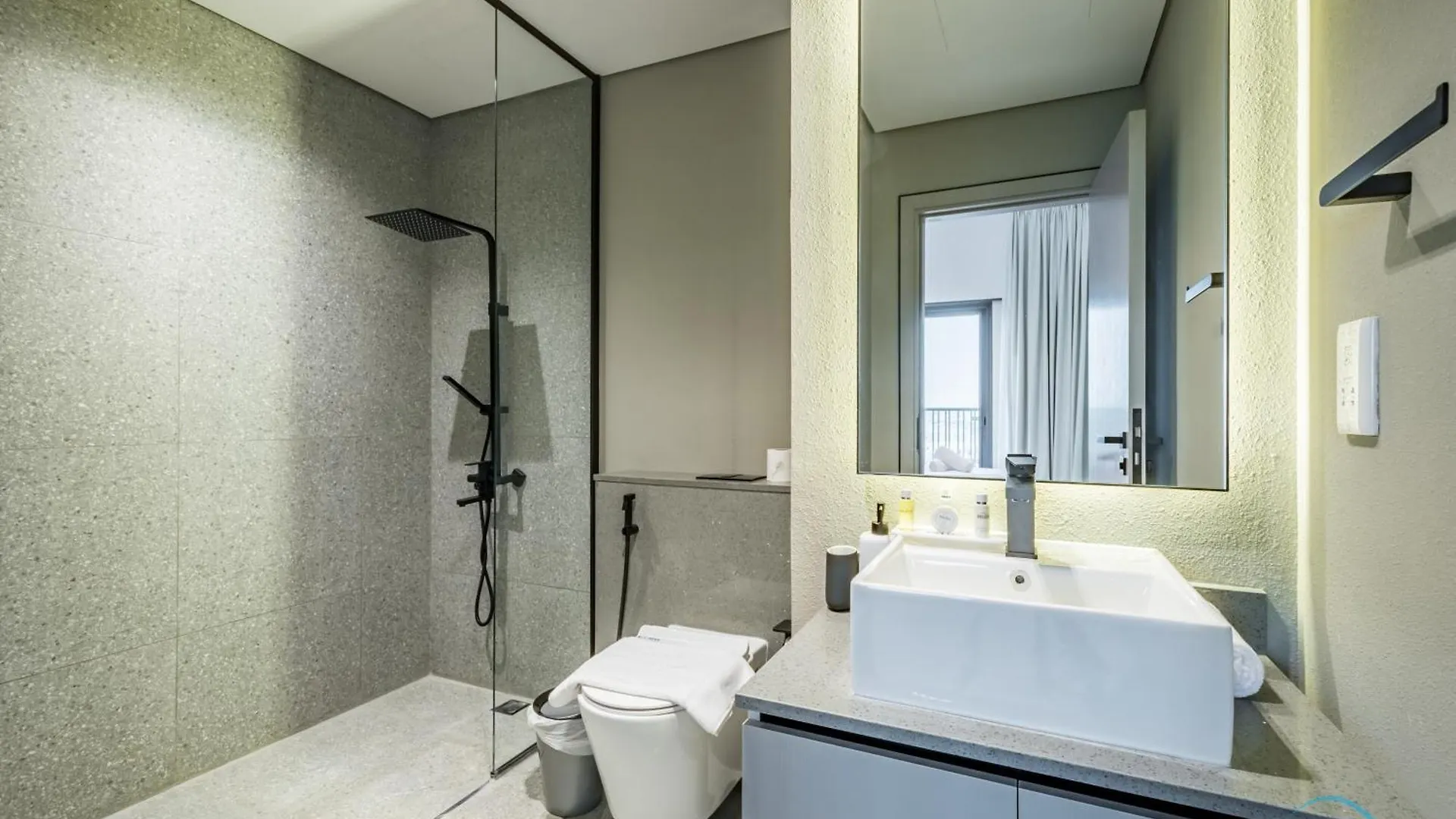 Lovely 1Br Apartment In Mag Eye 910, Mohammad Bin Rashid City By Deluxe Holiday Homes Dubai