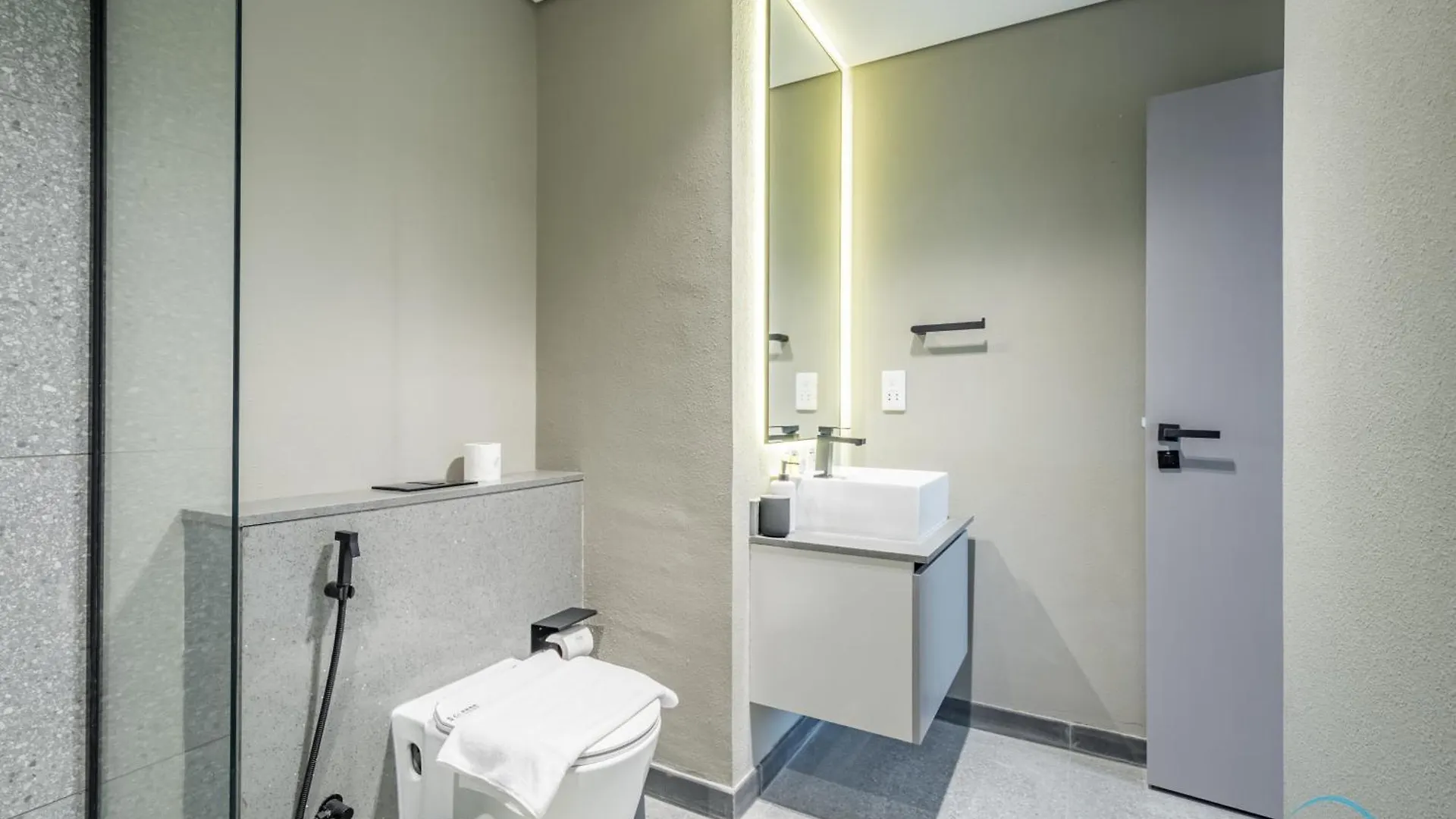 Lovely 1Br Apartment In Mag Eye 910, Mohammad Bin Rashid City By Deluxe Holiday Homes Dubai United Arab Emirates