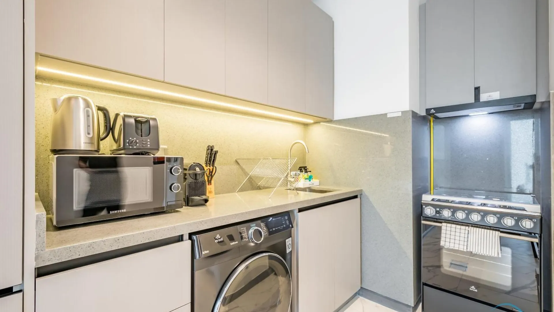 Lovely 1Br Apartment In Mag Eye 910, Mohammad Bin Rashid City By Deluxe Holiday Homes Dubai